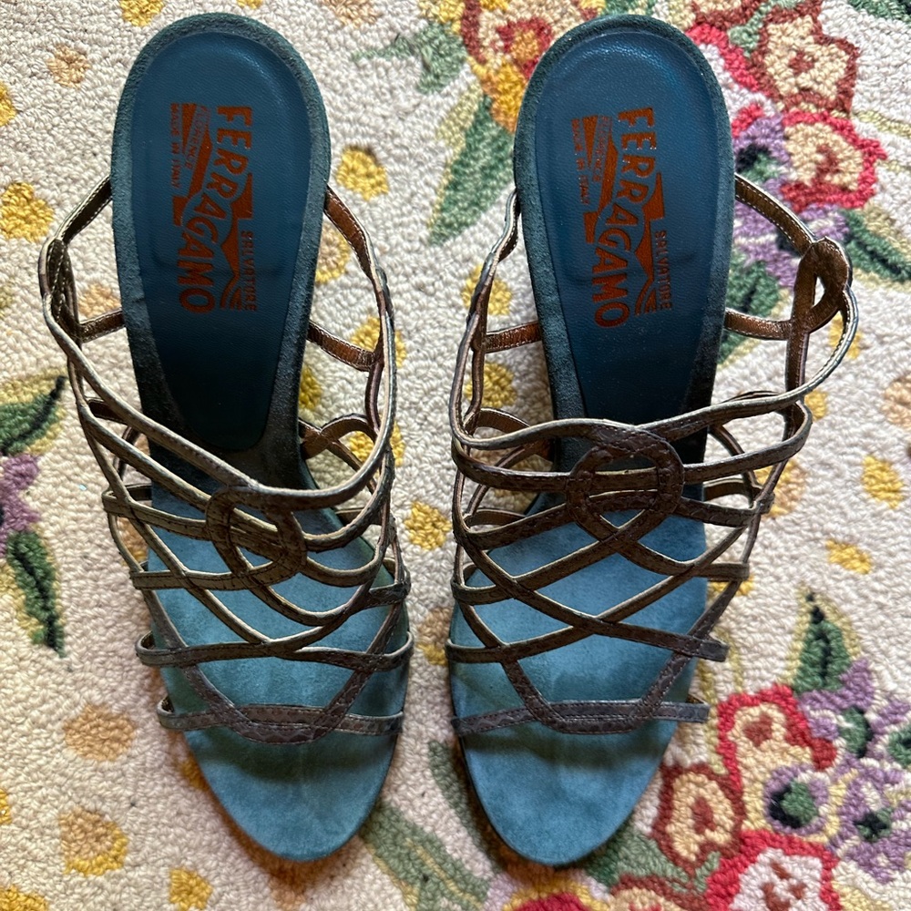 Salvatore Ferragamo made in Italy size 9 turquoise new - Picture 2 of 5
